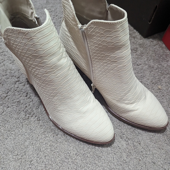 Mia Booties - Picture 3 of 4